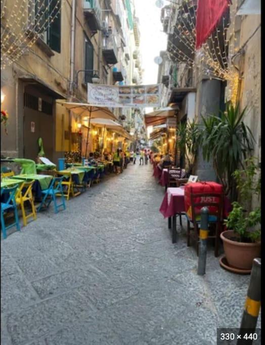 A Due Passi Da Toledo * Napels